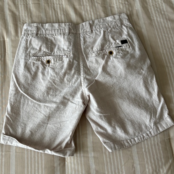 Cream colored, Linen blend Men’s shorts size Small - Picture 2 of 4